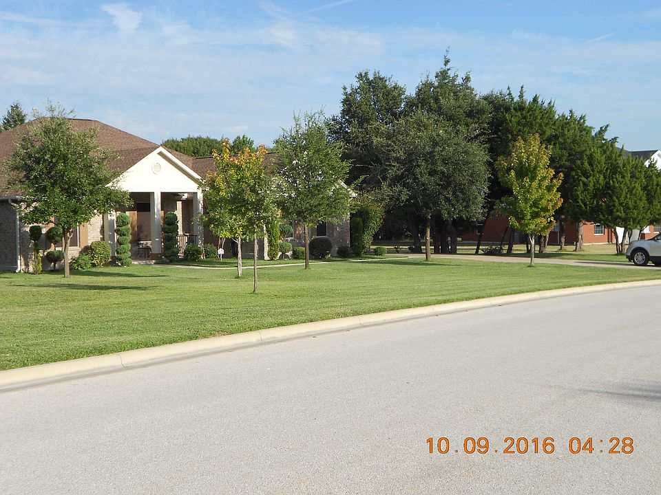 2nd image of 1905 Blue Heron Ln
