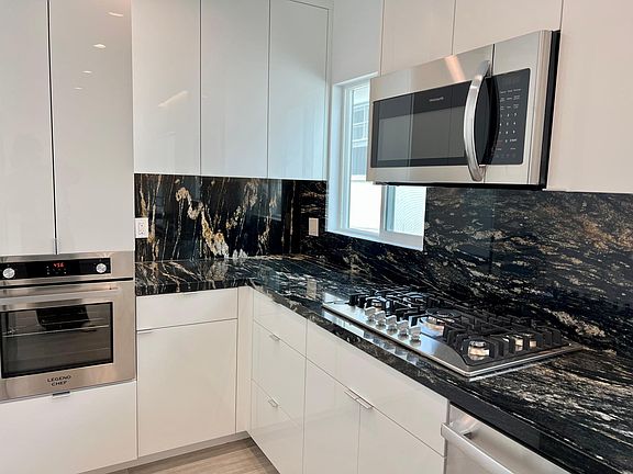 3rd image of 409 San Vicente Blvd APT D