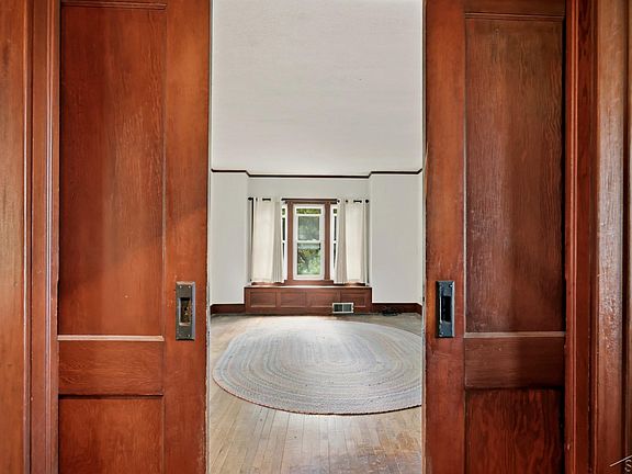 4th image of 2775 Thayer Rd