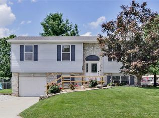 200 Saint Charles Dr, Godfrey, IL 62035