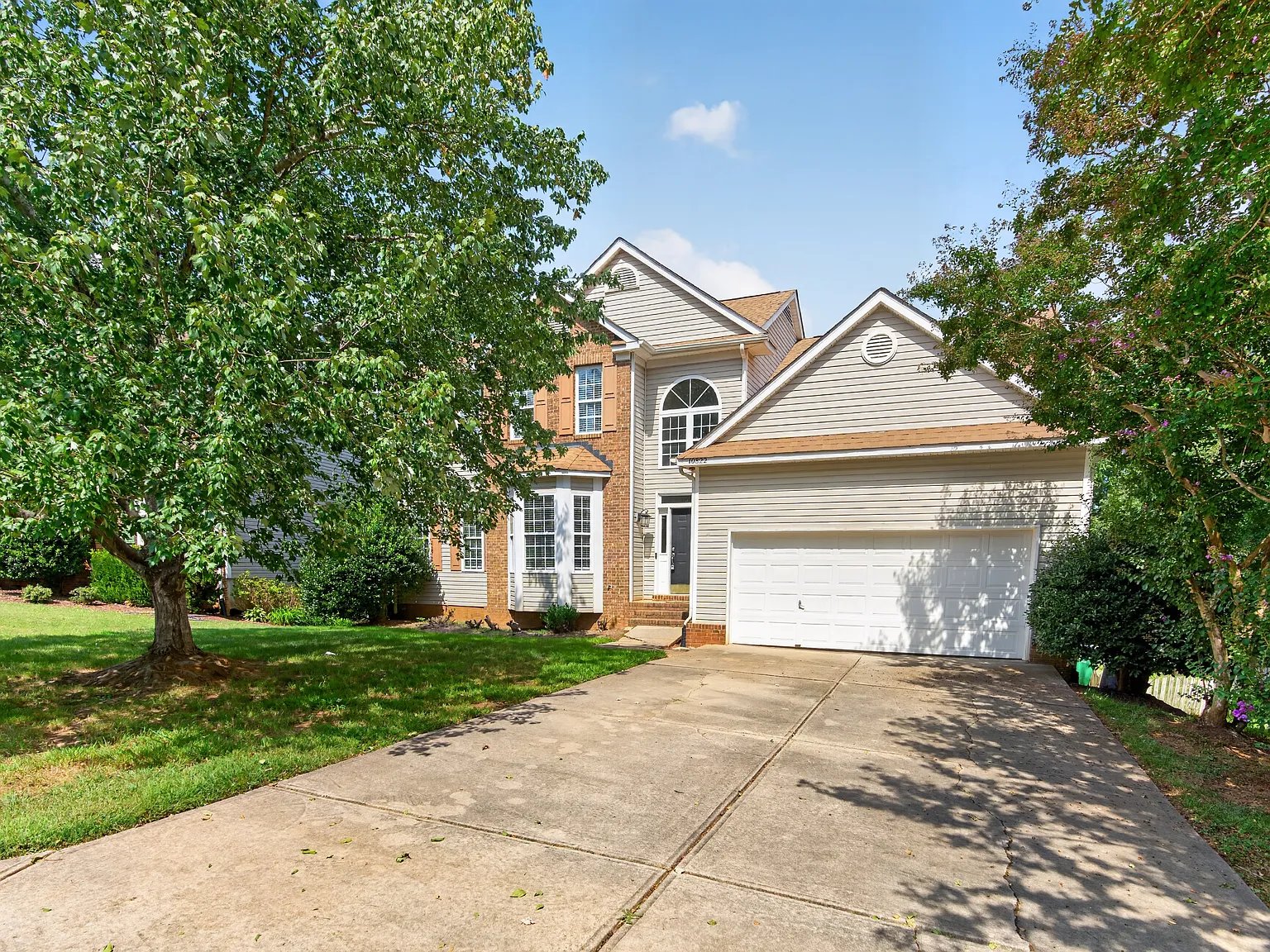 6 bed, 3.5 bath, 4663 sqft, $4,500 — Photo 1
