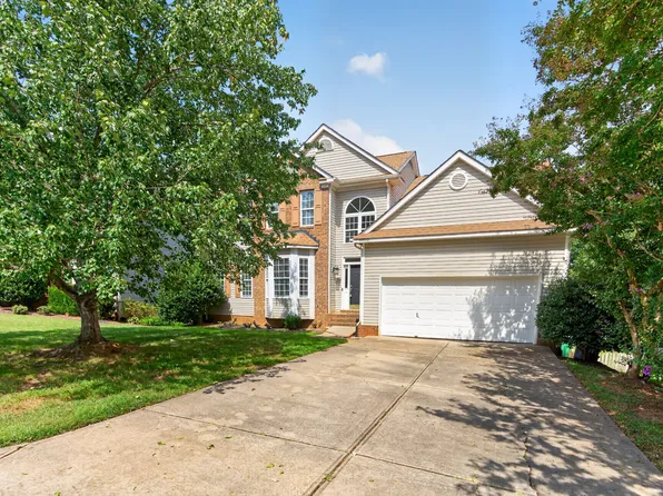 10822 Chamberlain Hall Ct, Charlotte, NC 28277