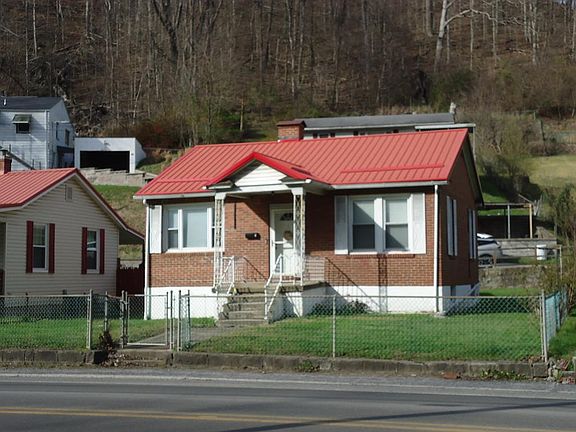 3rd image of 221 Stewart St