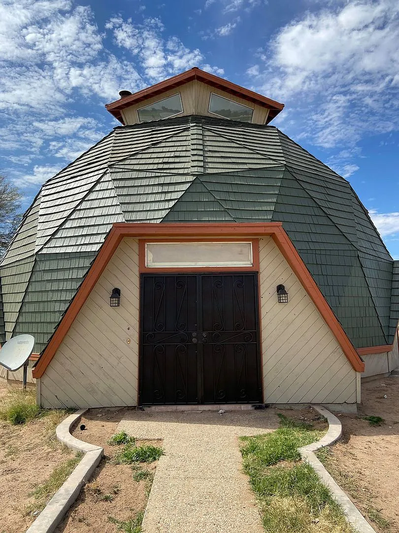 Iconic Dome House for Rent Unique Country Living with Pet-Friendly Space Near Holtville — Photo 2