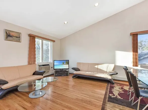 4817 Bedford Avenue image 2 of 17