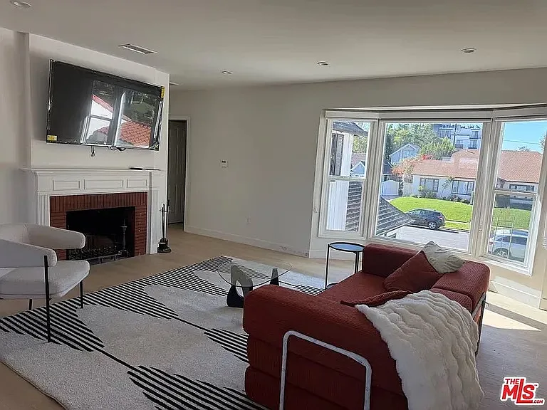 1546 S Ogden Dr #A — Photo 3