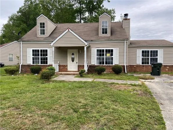 241 Locust St, Suffolk, VA 23434