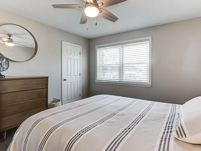 1169 Summit St NE — Photo 36