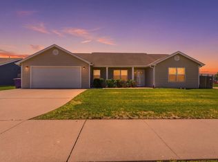 225 Walters Dr, Manhattan, KS 66502