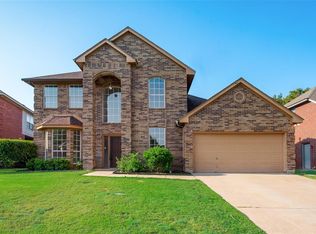 2215 New Mill Ln, Arlington, TX 76012