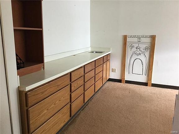 4th image of 6001 Hampton Ave