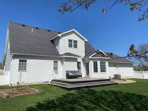 3rd image of 803 Cleaver Dr