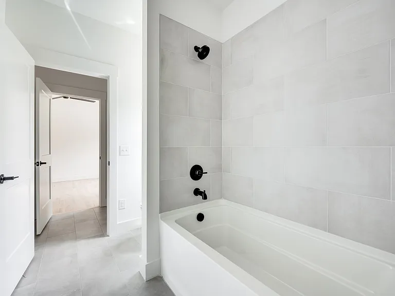 2430 Little Ave — Photo 34