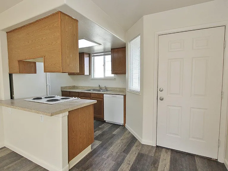 525 N Moffatt Ave #2 — Photo 2