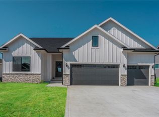 311 33rd St SE, Altoona, IA 50009