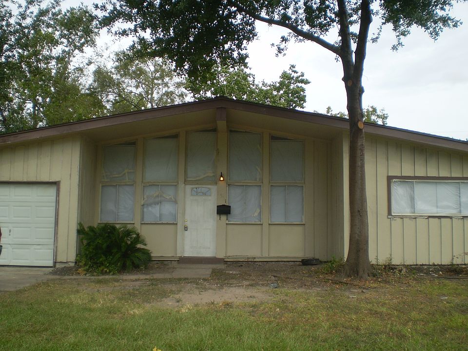 1311 Parkside waiting for new exterior paint