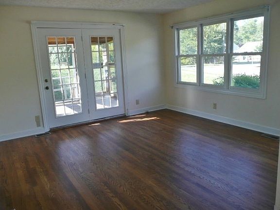 3rd image of 1401 Belmont Dr