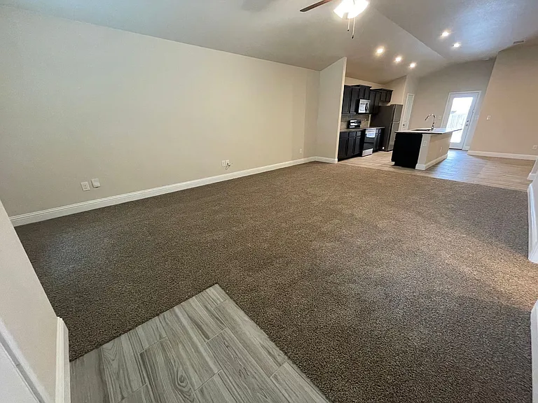 3719 Oakridge Ave — Photo 4