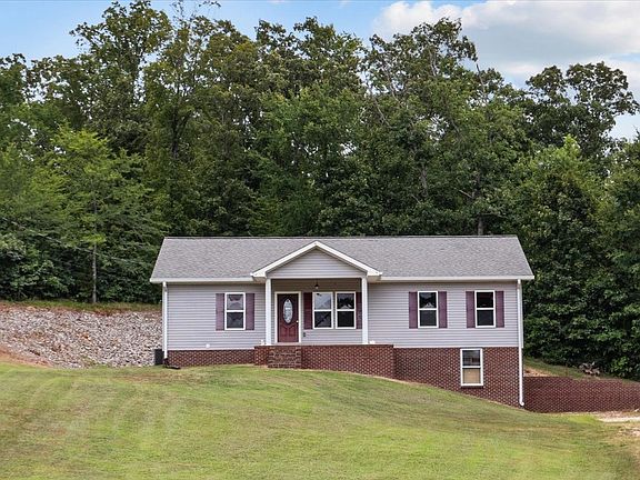 3rd image of 751 Arrowhead Dr