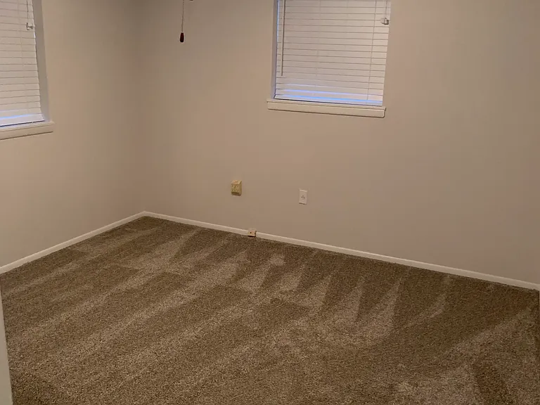 2201 W Parkview Ave — Photo 9