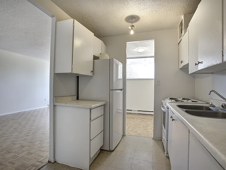 666 King St E — Photo 24