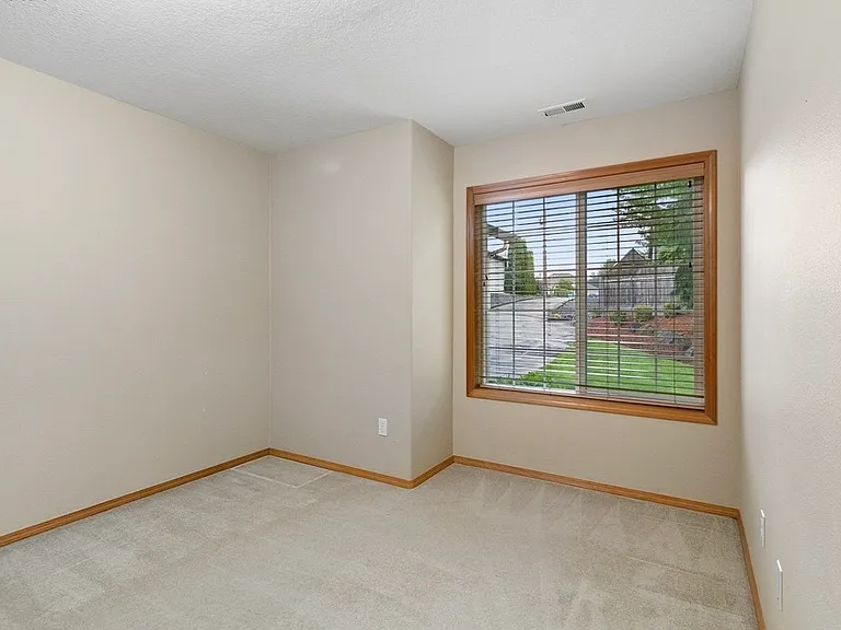 NE 24th Ave — Photo 6