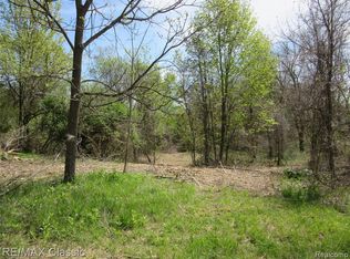 2 Dawson Rd, Milford, MI 48381