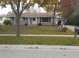 258 S Colonial Pkwy, Saukville, WI 53080