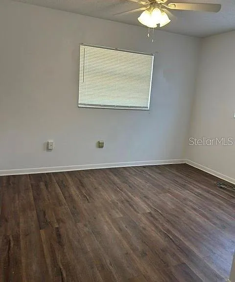 1472 N Melrose Dr — Photo 4