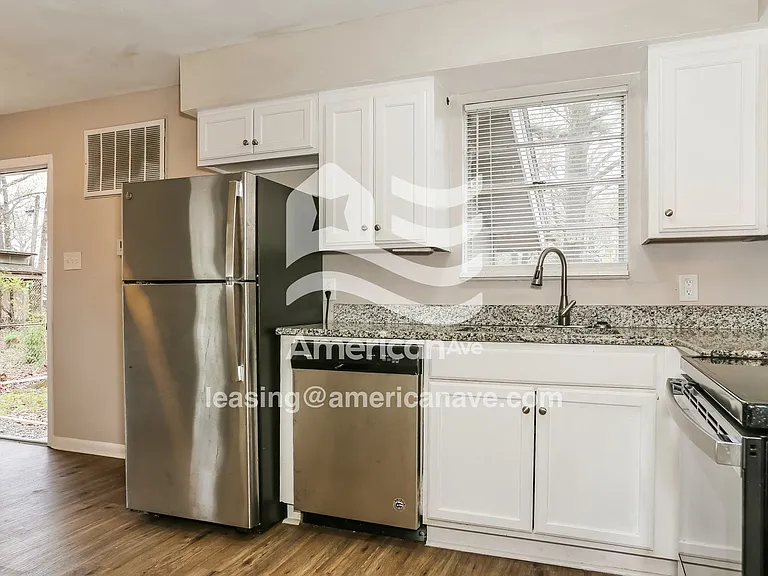 339555_009_kitchen_13649533.jpg