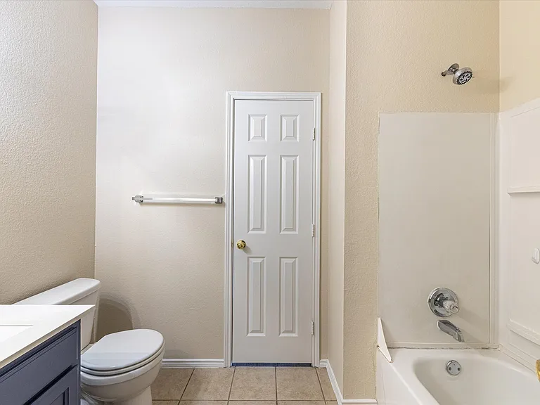 101 Collett Ct #101 — Photo 12