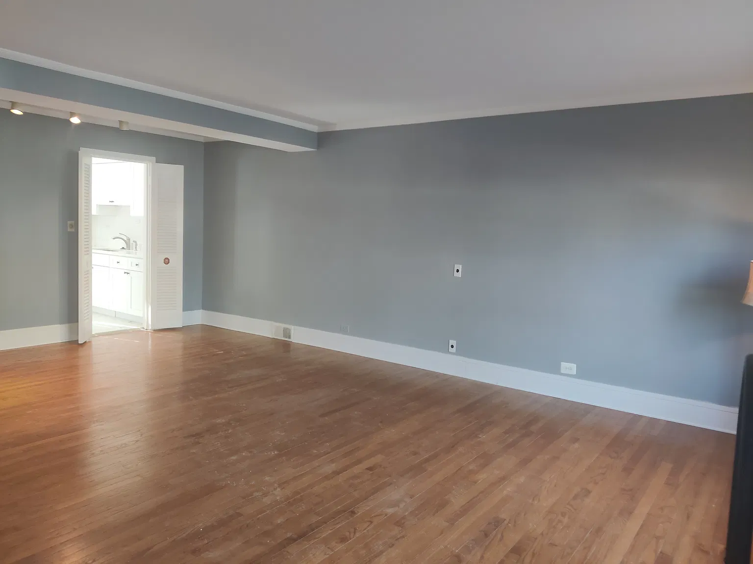 2 bed, 1.5 bath, 1216 sqft, $2,700 — Photo 2