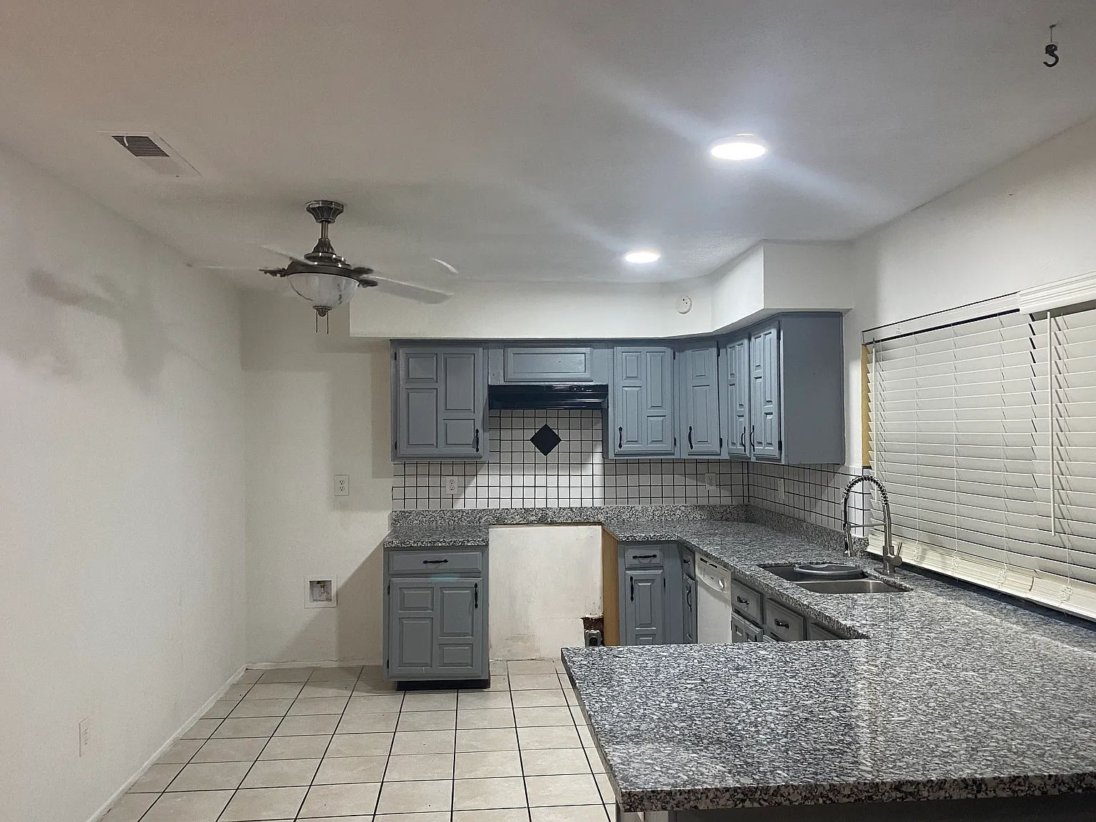 4 bed, 1870 sqft, $1,800 — Photo 2