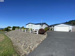 98609 Camellia Dr, Brookings, OR 97415