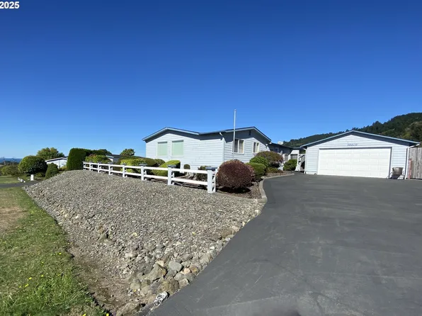 98609 Camellia Dr, Brookings, OR 97415