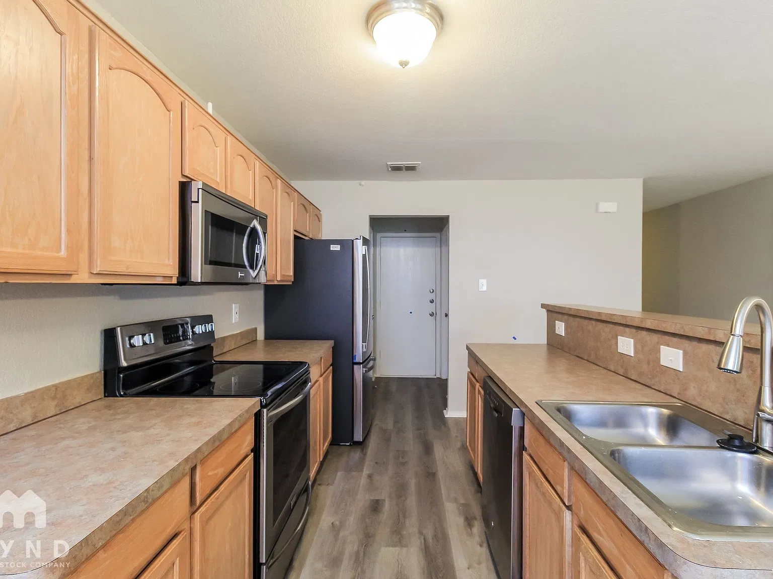 3 bed, 2.0 bath, 1293 sqft, $1,895 — Photo 2