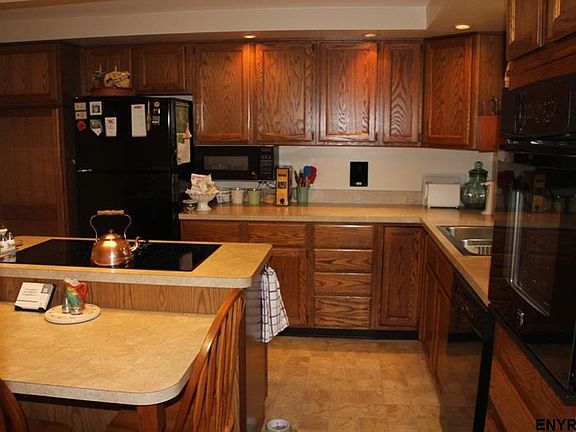 4th image of 109 Van Deusen Dr