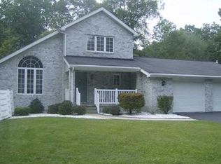 828 Knob Wood Rd, Hermitage, PA 16148