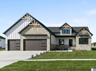 3620 Tree Line Dr, Lincoln, NE 68516