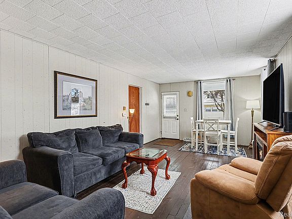 4th image of 1101 S Farragut St