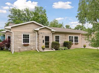 105 Ridgewood Dr, Hopkins, MN 55343