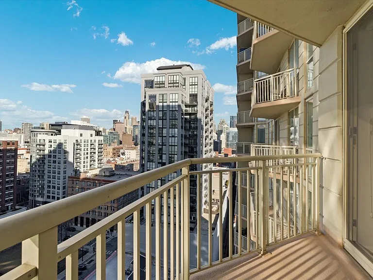 645 N Kingsbury St #1703 — Photo 14