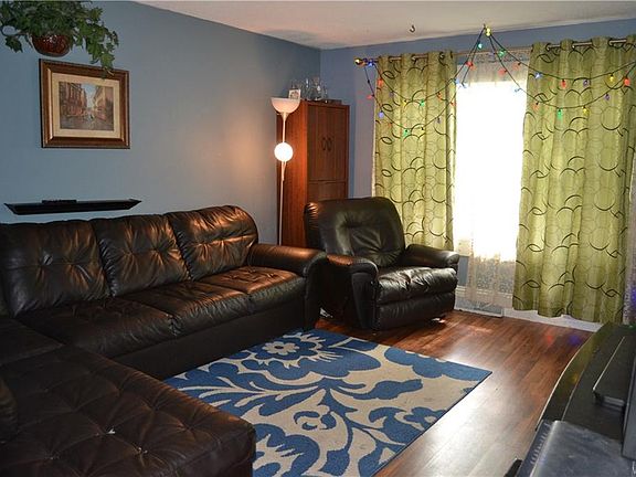 3rd image of 195 Franklin St