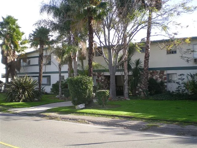 10250 W Camarillo St #15 — Photo 1