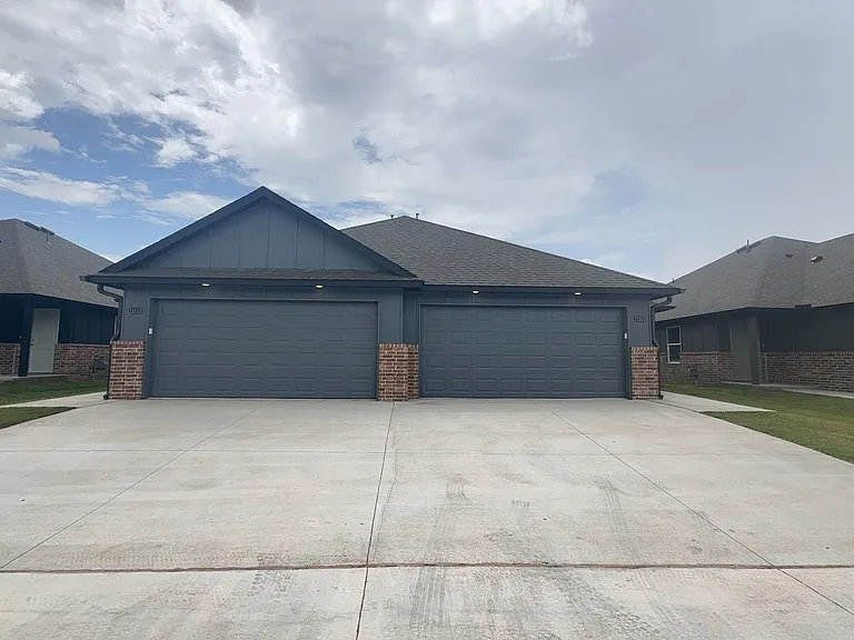 11513 University Dr — Photo 3