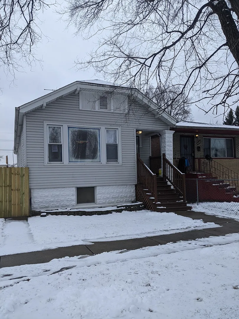 10216 S La Salle St photo 1