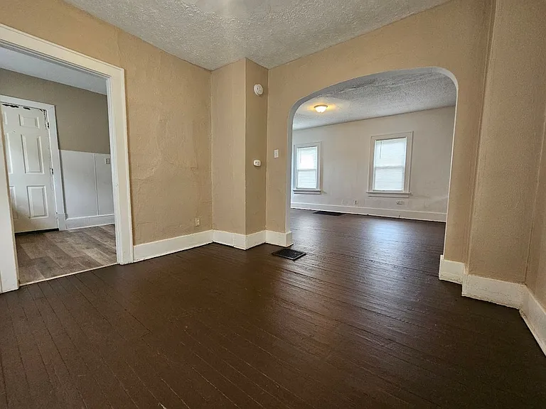 668 Roscoe Ave — Photo 9