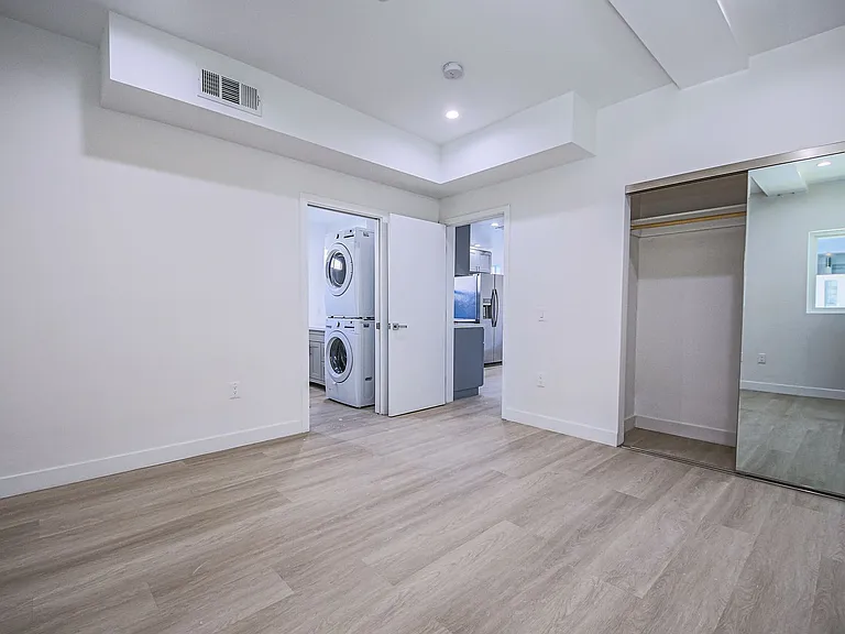 Luxury 2026 Townhomes with Massive Bedrooms + Decks with Views — Photo 23