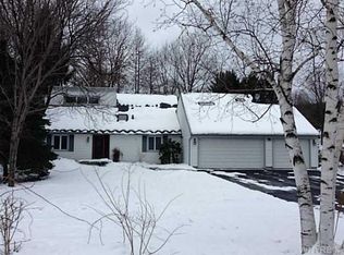 6064 Thornwood Dr, Hamburg, NY 14075