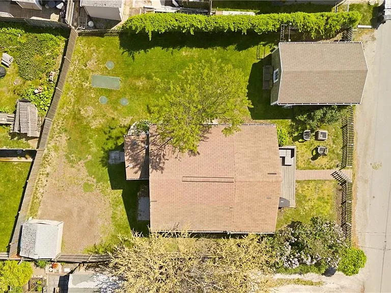 272 Riverside St — Photo 38